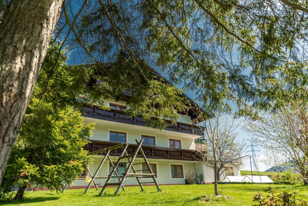 Gaestehaus Huber Fruehstueckspension Шладминг Екстериор снимка