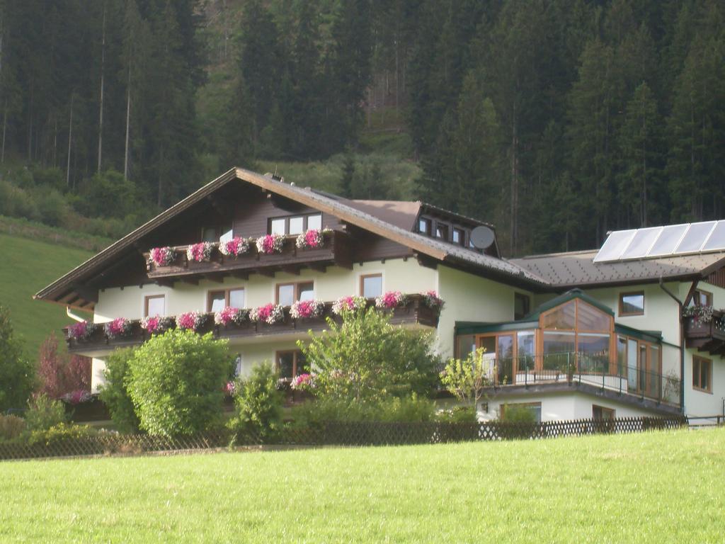 Gaestehaus Huber Fruehstueckspension Шладминг Екстериор снимка