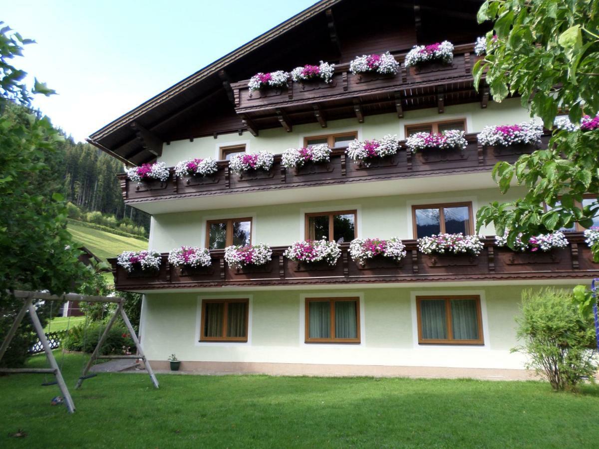 Gaestehaus Huber Fruehstueckspension Шладминг Екстериор снимка